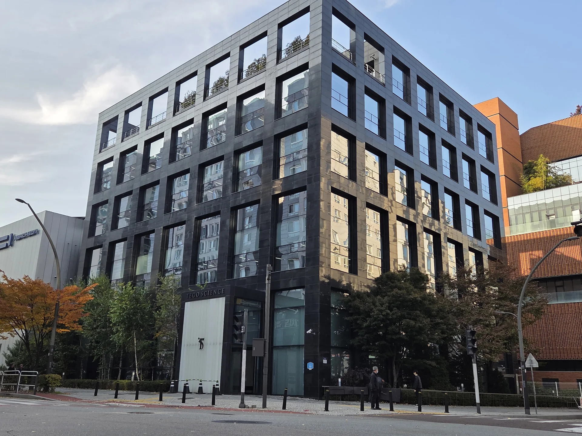 고층 오피스빌딩 커튼월 외벽 청소